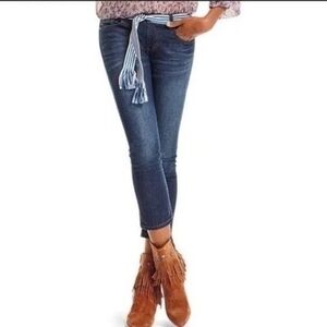 CAbi 764 Women's Cropped Jeans Size 6 Medium Wash Blue Stretch Denim Excellent